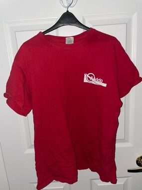 Gildan Red Crew Neck T-Shirt with White Label